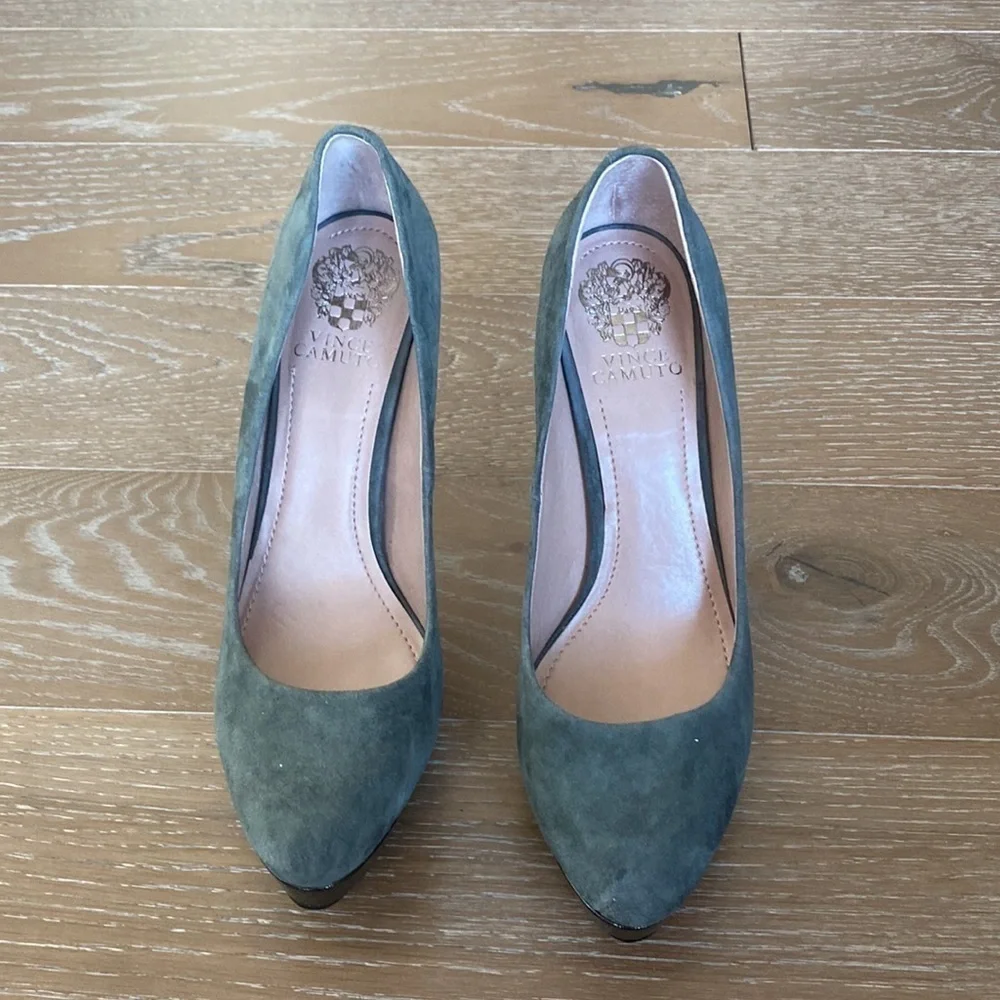 Vince Camuto Round Toe Suede Pump | 9M